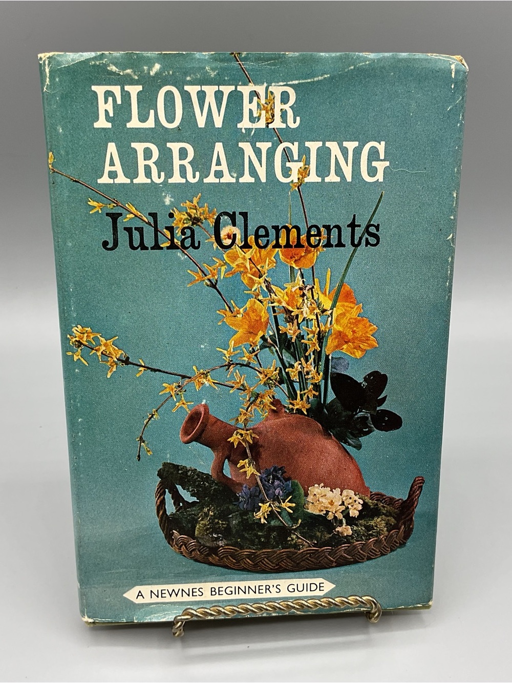 Gift Book Of Flower Arranging : by Julia Clements Hardback Book